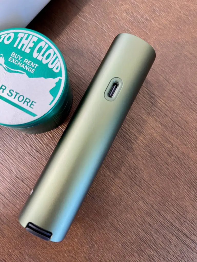 PAX 4 USB - Charging