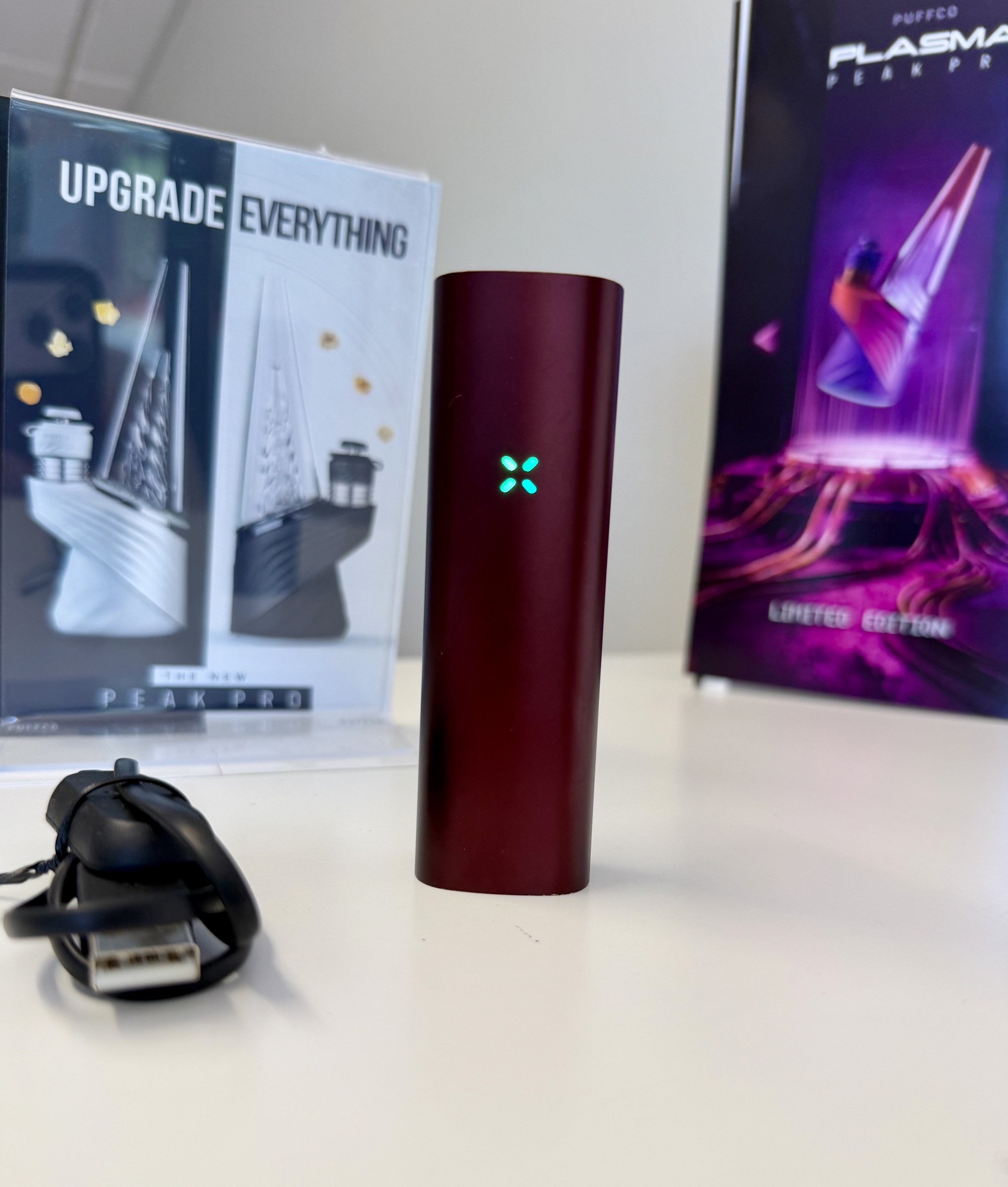 pax 3 two blue lights Refurbished Vaporizer Flum UT 50K Slushy FLUM FLOAT LIME ROMANCE Select Flavor ::Strawberry Snoow